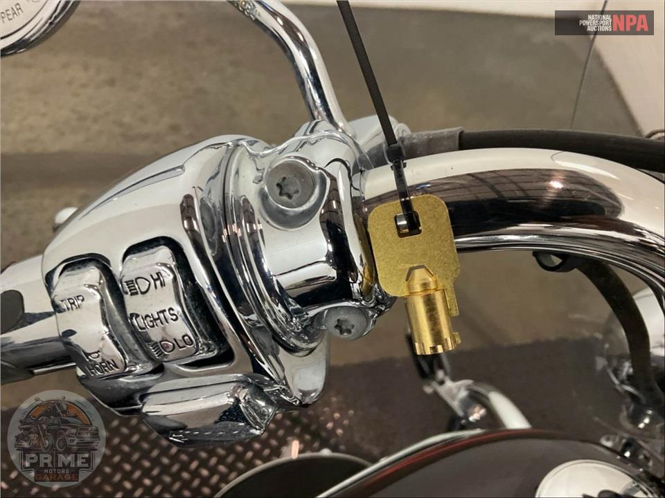 2011 Harley-Davidson FLSTC HRTG SFTL CLSC — фото 10