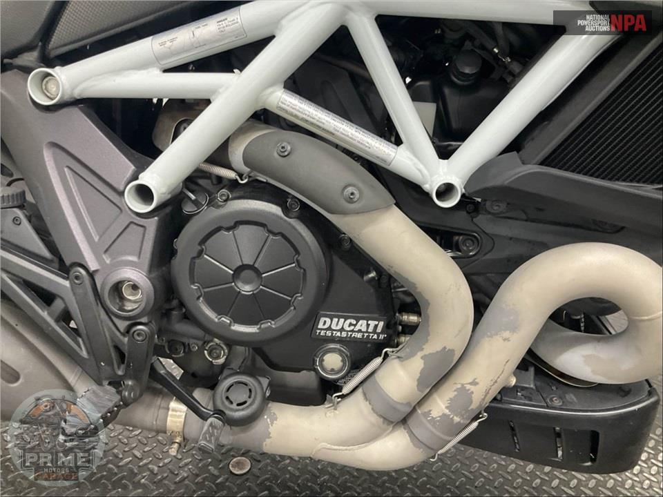 2015 Ducati DIAVEL CARBON WHITE — фото 6