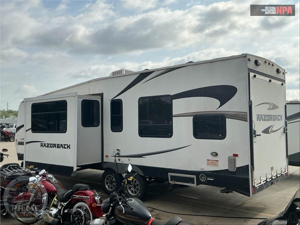 2013 Razorback By Dutchmen M-2950 - TOY HAULER SERIES — фото 3