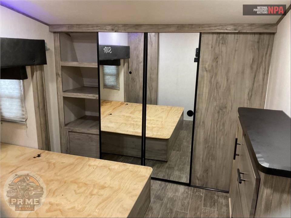 2021 Cherokee By Forest River M-3660SUITE - ARCTIC WOLF FIFTH WHEEL SERIES — фото 12