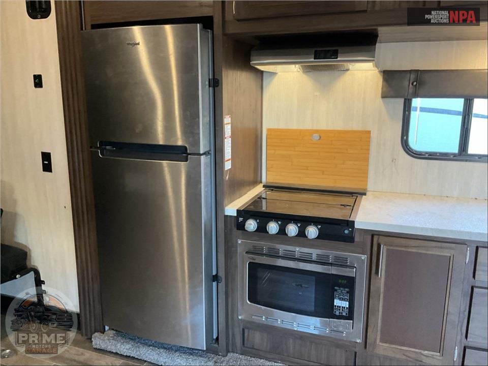2019 Cherokee By Forest River M-23GOLD15 WOLF PACK TOY HAULER SERIES — фото 15