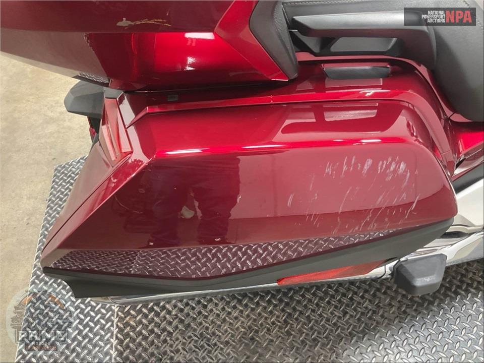 2018 Honda GL1800 GOLDWING TOUR (RED) — фото 24