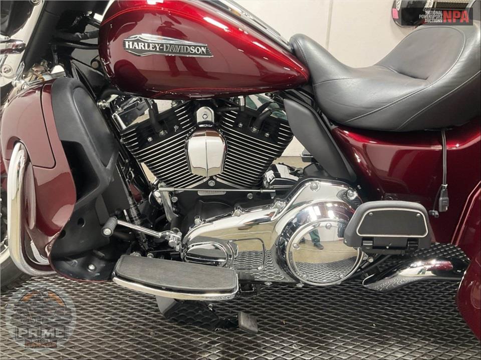 2015 Harley-Davidson FLHTCUTG TRIGLIDE ULTRA CLASSIC — фото 7