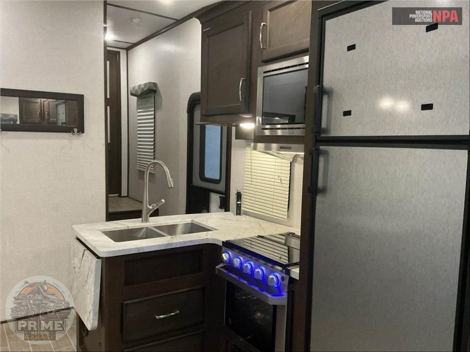 2020 Atlas M-2502REF - FIFTH WHEEL SERIES — фото 8