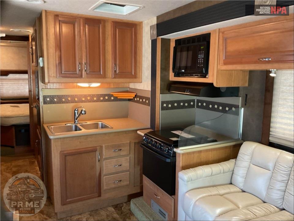 2015 Jamboree M-31D FORD E450 6.8 LITER - SPORT SERIES — фото 6