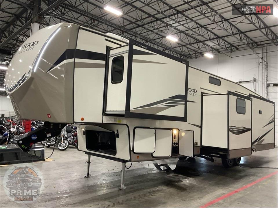 2022 Wildwood By Forest River M-369BL - HERITAGE GLEN FIFTH WHEEL SERIES — фото 2