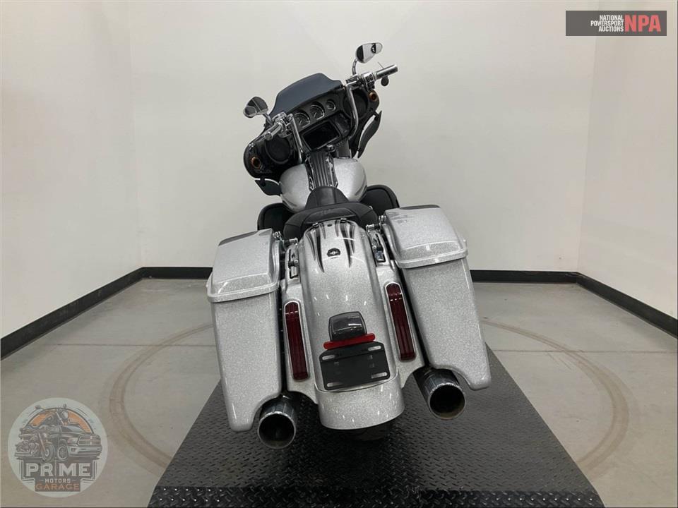 2015 Harley-Davidson FLHXSE CVO STREET GLIDE SPECIAL — фото 4