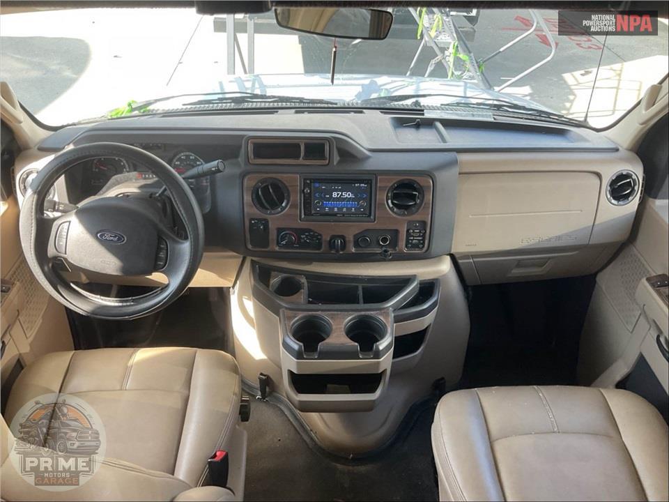 2018 Thor Motor Coach M-31E E450-V10 - FOUR WINDS SERIES — фото 25