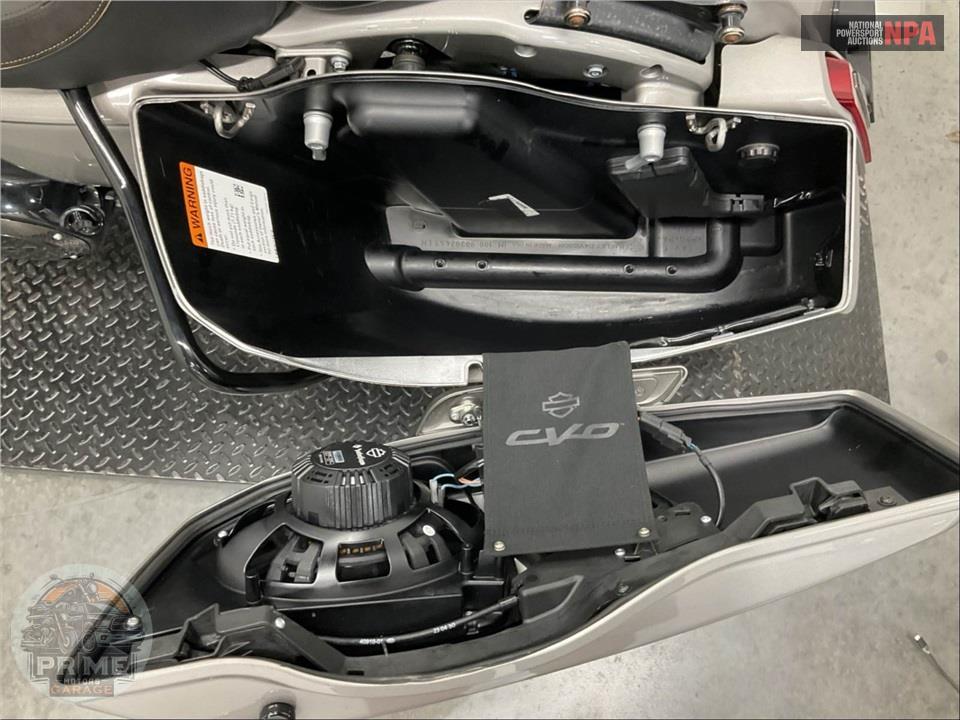 2023 Harley-Davidson FLTRXSE CVO ROAD GLIDE — фото 16
