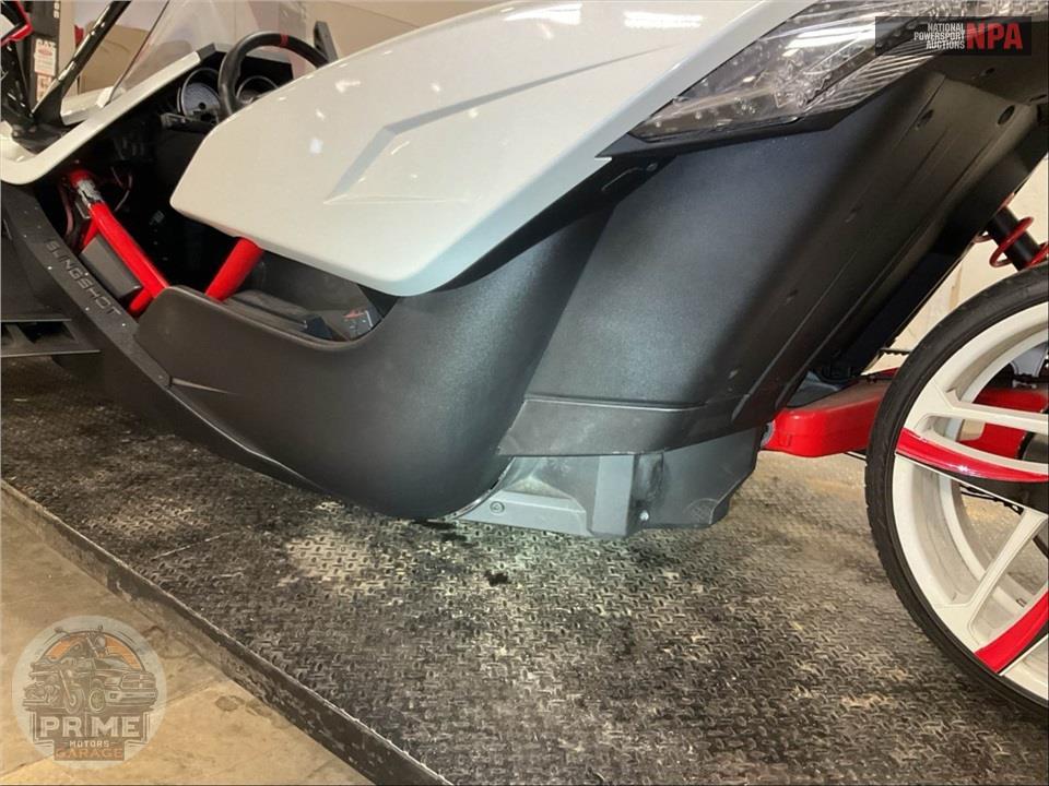 2016 Polaris SLINGSHOT SL LE — фото 29