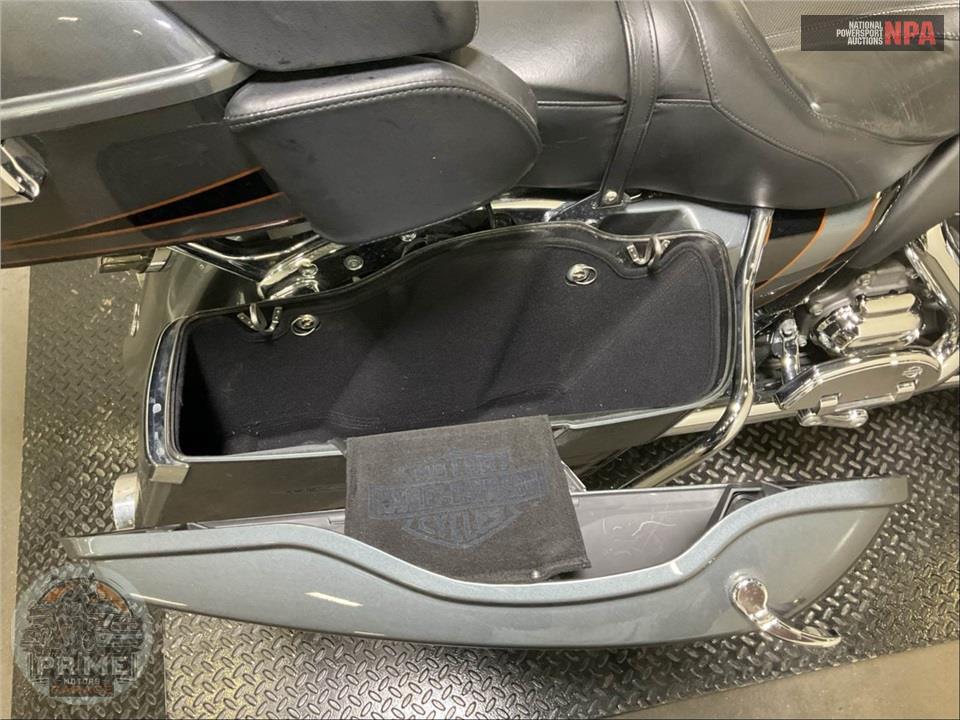 2016 Harley-Davidson FLTRUSE CVO ROAD GLIDE ULTRA — фото 21