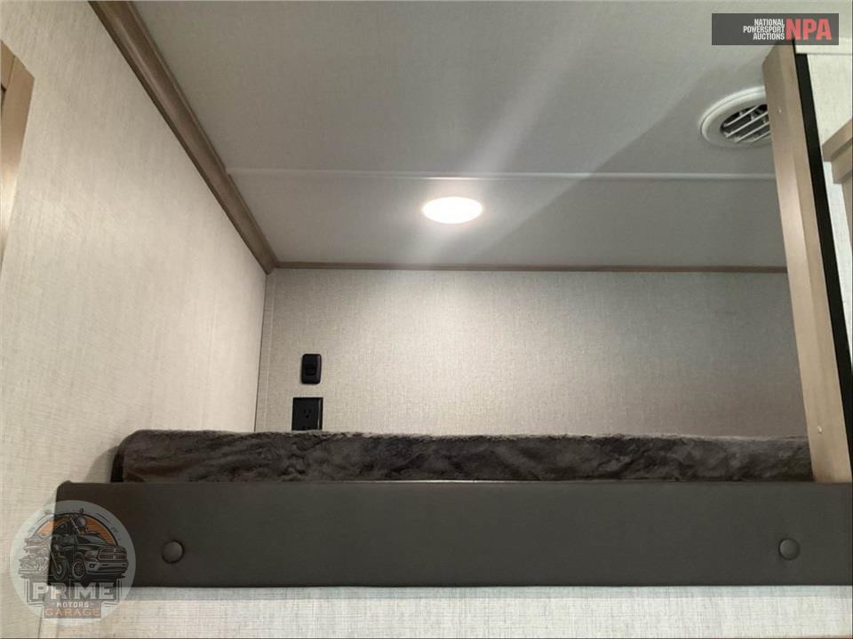 2024 Grand Design Recreational Vehicles M-395MS - MOMENTUM M-CLASS TOY HAULER TOY HAULER SERIES — фото 18