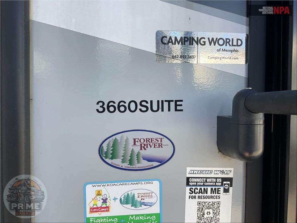 2022 Cherokee By Forest River M-3660SUITE ARCTIC WOLF FIFTH WHEEL SERIES — фото 5