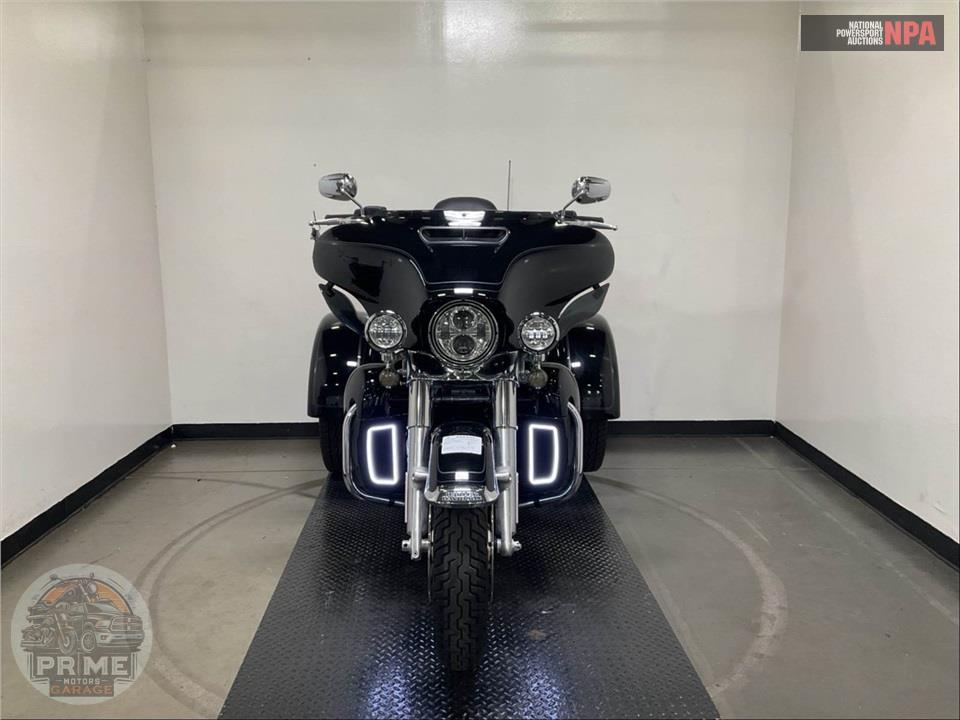 2022 Harley-Davidson FLHTCUTG TRI GLIDE ULTRA CLASSIC — фото 2
