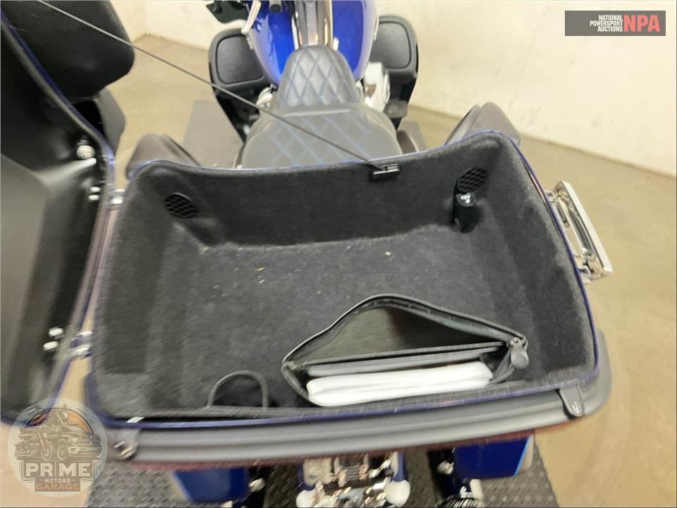 2017 Harley-Davidson FLHTKL ULTRA LIMITED LOW — фото 19