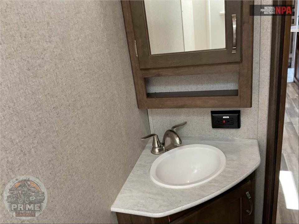 2019 Aerolite M-3013BHF - ASTORIA FIFTH WHEEL SERIES — фото 23