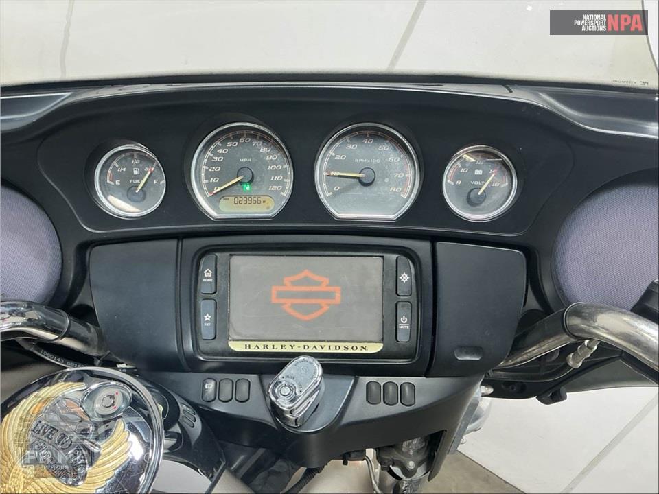 2018 Harley-Davidson FLHTCU ELECTRA GLIDE ULTRA CLASSIC — фото 9