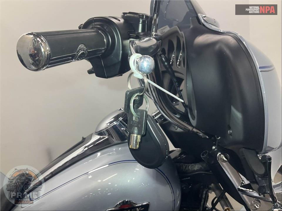 2023 Harley-Davidson FLHTCUTG TRI GLIDE ULTRA CLASSIC — фото 11