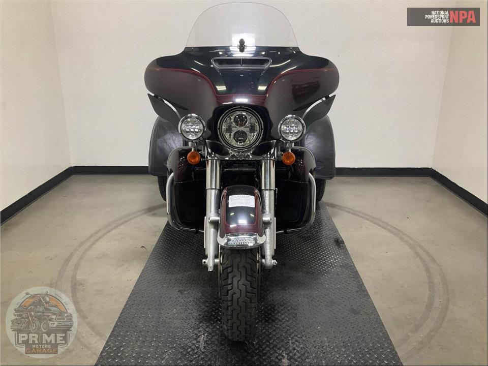 2022 Harley-Davidson FLHTCUTG TRI GLIDE ULTRA CLASSIC — фото 2