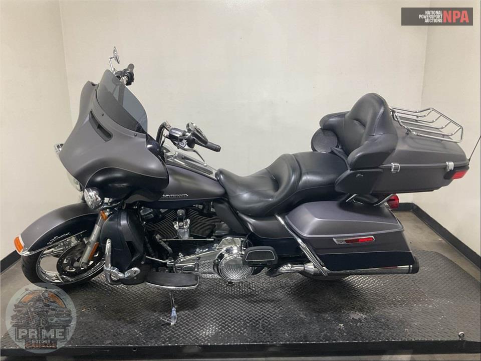 2017 Harley-Davidson FLHTK ULTRA LIMITED — фото 3