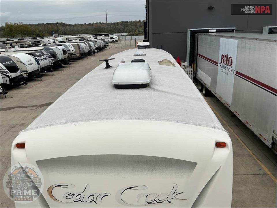2017 Cedar Creek M-37MBH - SILVERBACK FIFTH WHEEL SERIES — фото 43