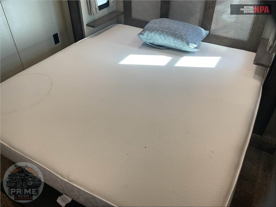 2017 Grand Design Recreational Vehicles M-375RES - SOLITUDE FIFTH WHEEL SERIES — фото 12