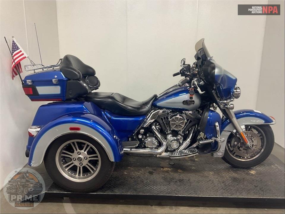 2010 Harley-Davidson FLHTCUTG TRIGLIDE ULTRA CLASSIC — фото 1