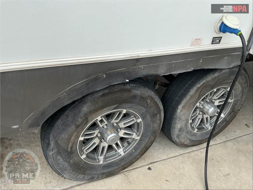 2012 Crusader M-290 RLT - FIFTH WHEEL SERIES — фото 61