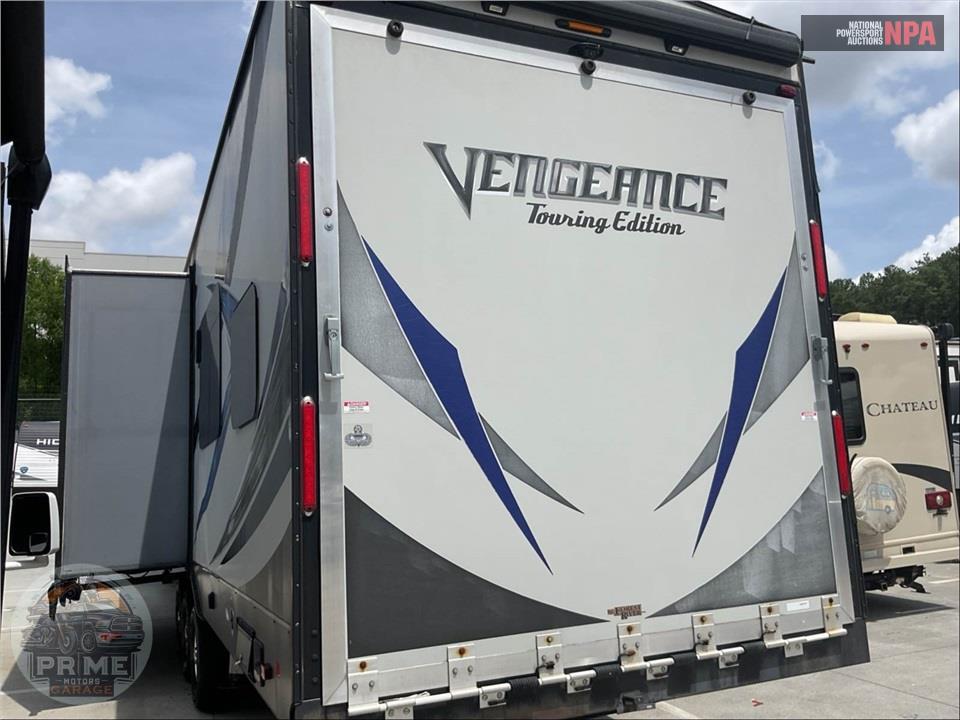 2017 Vengeance By Forest River M-40D12 - TOURING TOY HAULER TOY HAULER SERIES — фото 3