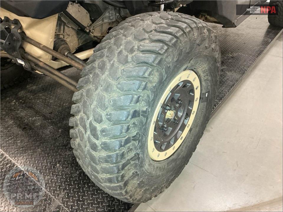 2023 Can-Am MAVERICK X3 X RS TURBO RR (DESERT TAN & CARBON BLACK RED) — фото 24