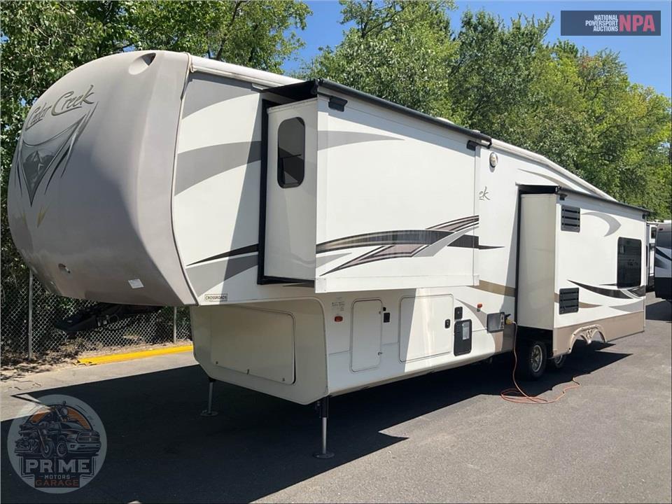 2013 Cedar Creek M-36RE - FIFTH WHEEL SERIES — фото 2
