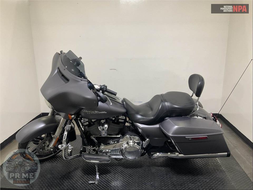2017 Harley-Davidson FLHXS STREET GLIDE SPECIAL — фото 2