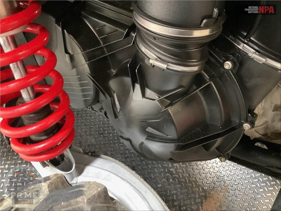 2025 Can-Am MAVERICK X3 MAX DS TURBO (RED & SILVER) — фото 9
