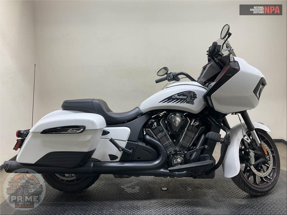 2020 Indian Motorcycle CHALLENGER DARK HORSE SMOKE (WHITE OR SANDSTONE) — фото 1