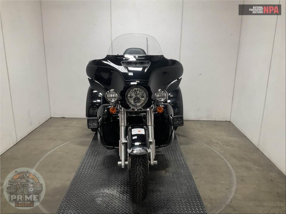 2023 Harley-Davidson FLHTCUTG TRI GLIDE ULTRA CLASSIC — фото 2