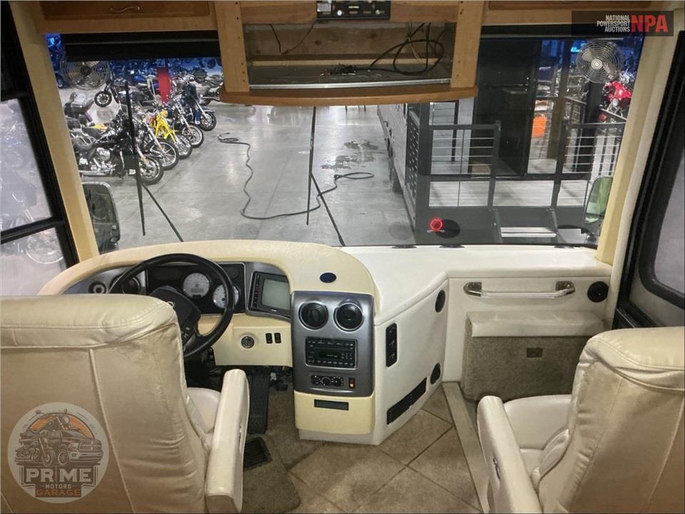 2006 Mandalay Coach M-39A WORKHORSE 330HP - PRESIDIO SERIES — фото 18