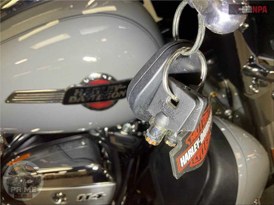 2024 Harley-Davidson FLHTCUTG TRI GLIDE ULTRA CLASSIC — фото 10
