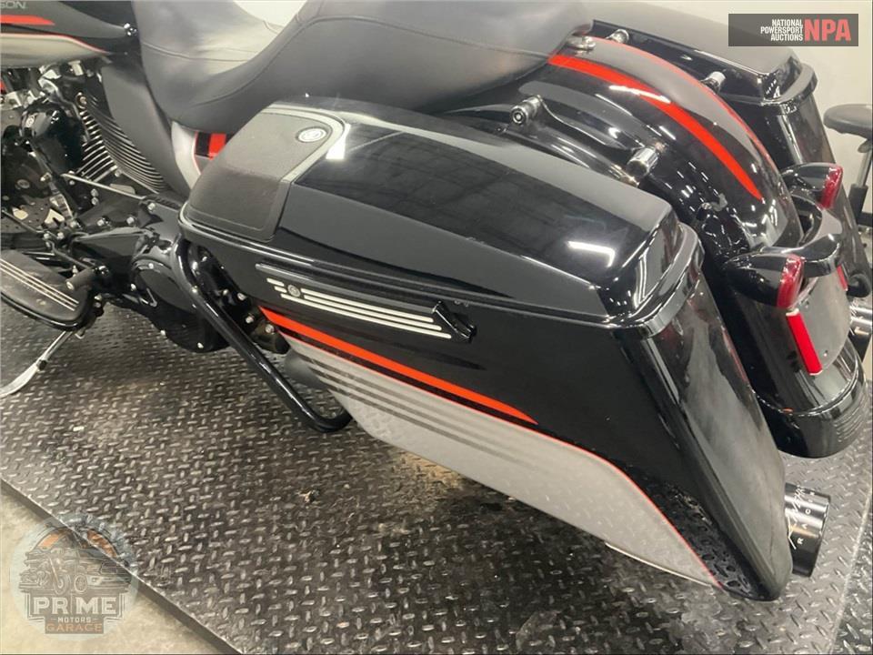 2018 Harley-Davidson FLHXS STREET GLIDE SPECIAL — фото 18