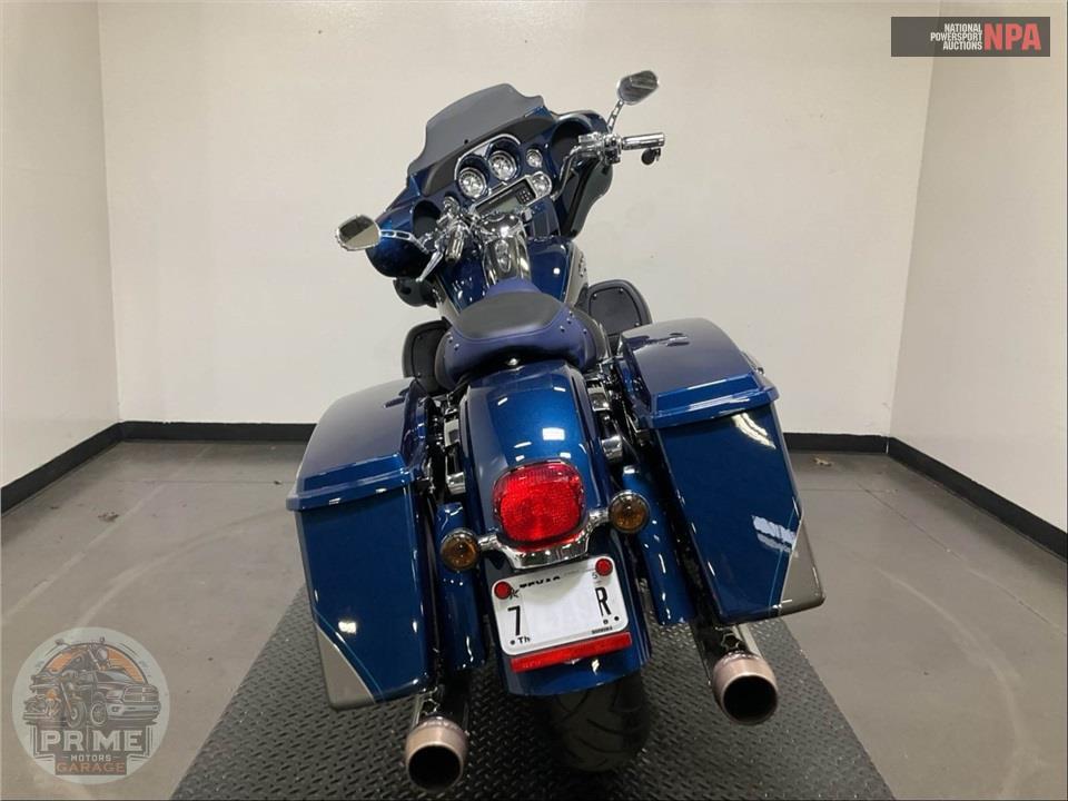 2010 Harley-Davidson FLHTCUSE5 — фото 4