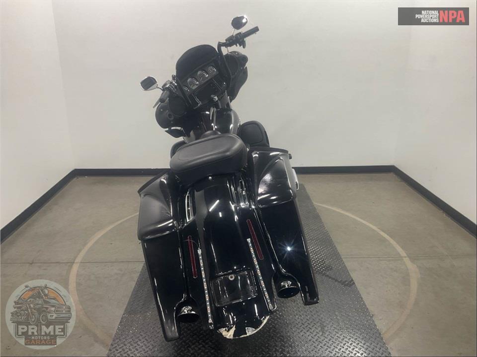 2016 Harley-Davidson FLHTK ELECTRA GLIDE ULTRA LIMITED — фото 4