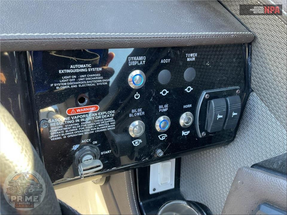 2017 Sea Ray Boats SLX-W 230 SLX SERIES L=23/E=1 370HP MERC IB — фото 58