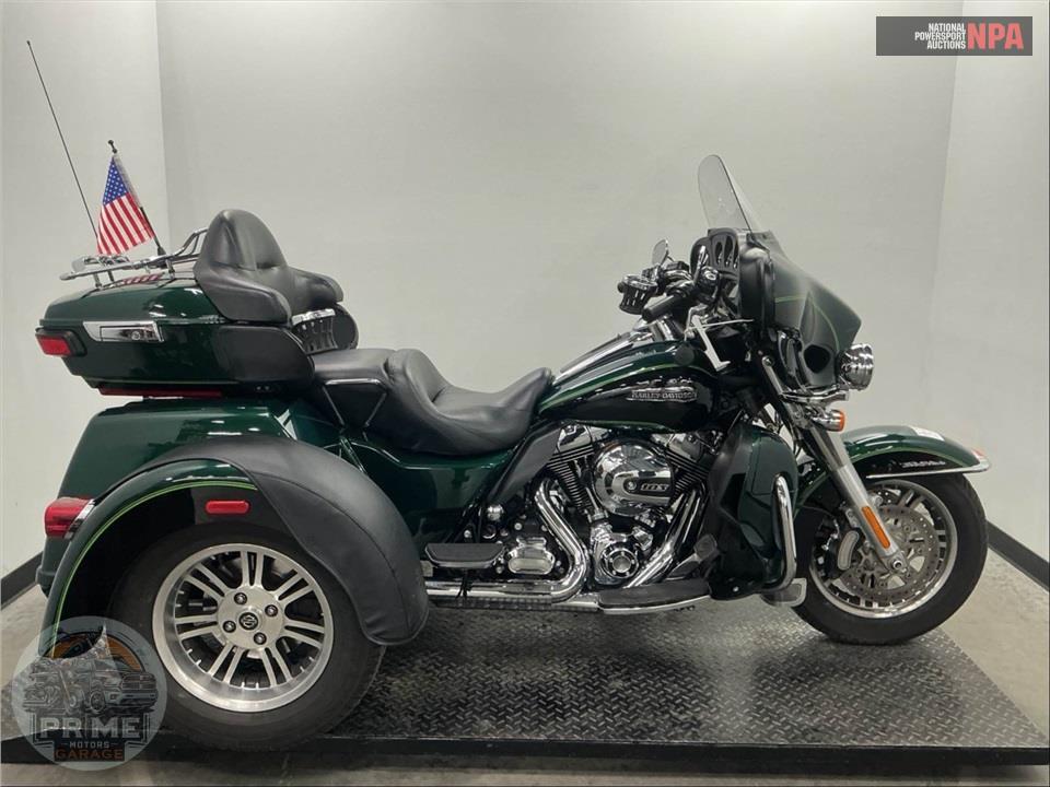 2016 Harley-Davidson FLHTCUTG TRIGLIDE ULTRA CLASSIC — фото 1