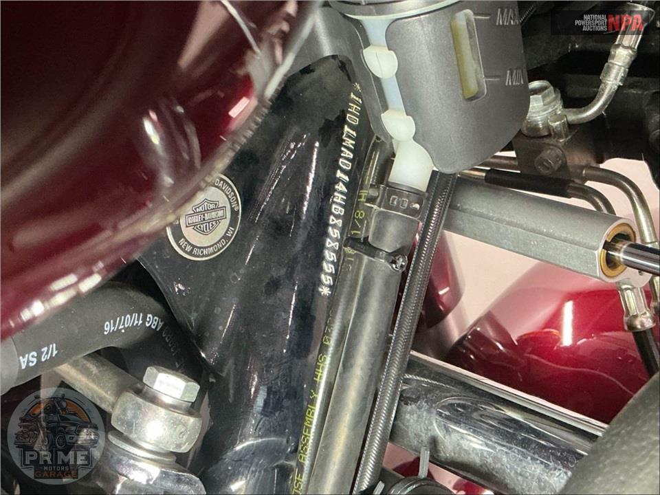 2017 Harley-Davidson FLHTCUTG TRIGLIDE ULTRA CLASSIC — фото 30