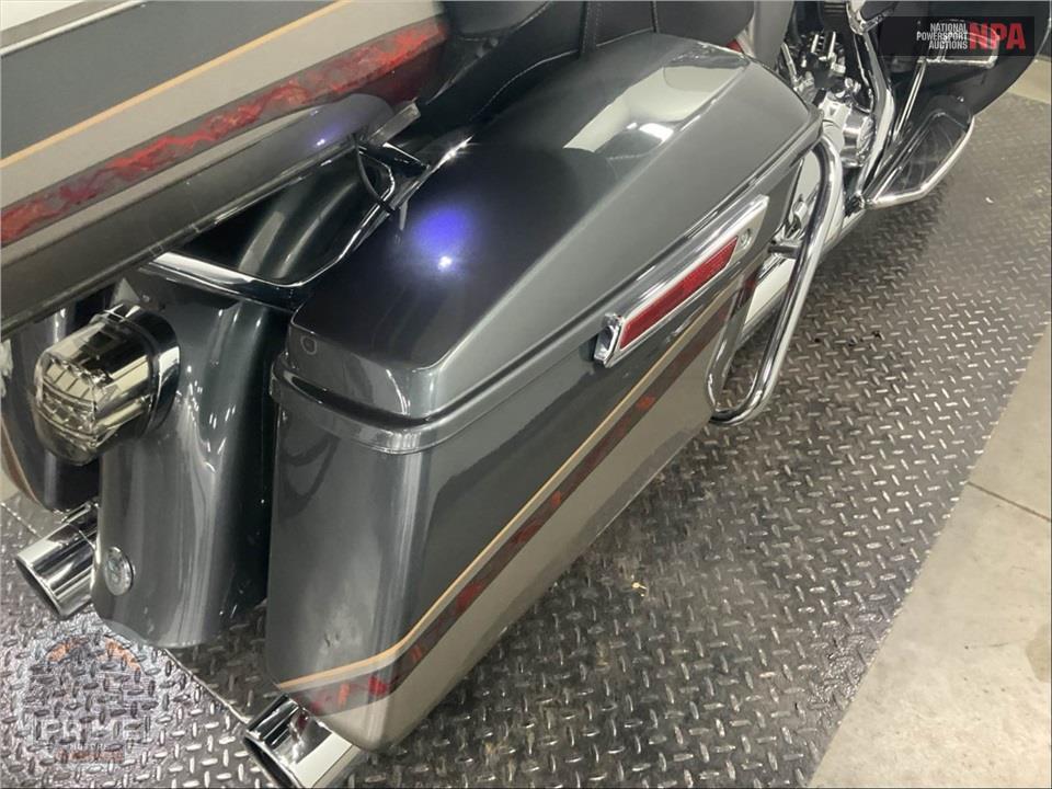 2016 Harley-Davidson FLHTKSE CVO ULTRA LIMITED — фото 21