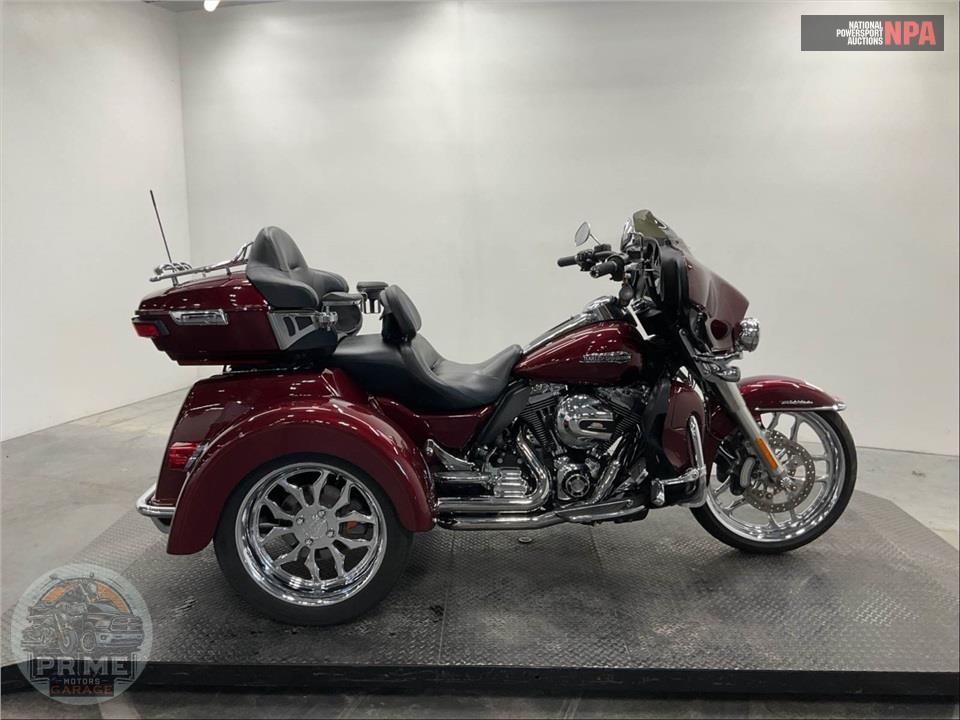 2015 Harley-Davidson FLHTCUTG TRIGLIDE ULTRA CLASSIC — фото 1