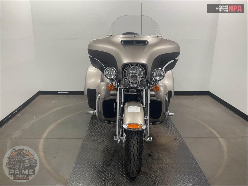 2018 Harley-Davidson FLHTCUTG TRI GLIDE ULTRA — фото 2