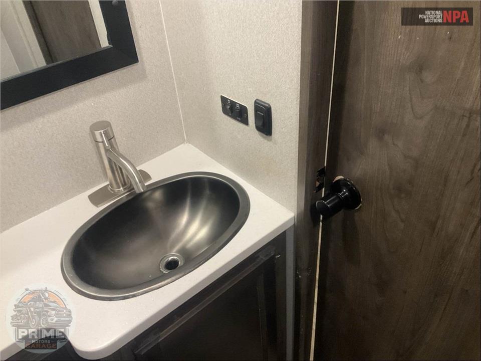 2021 Cardinal By Forest River M-377MBLE - LIMITED FIFTH WHEEL SERIES — фото 17