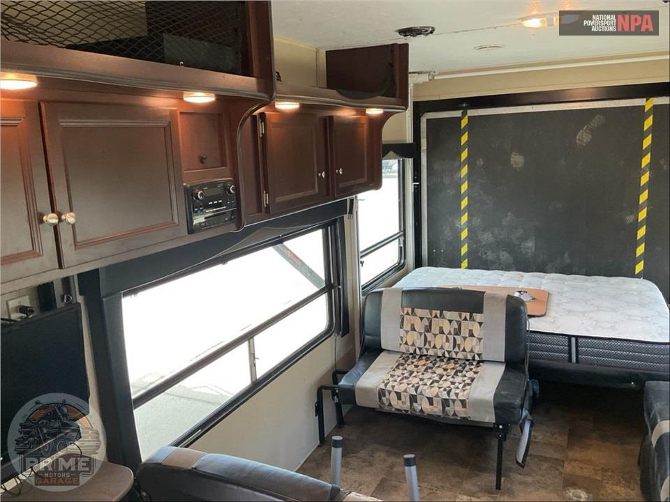 2015 Dutchmen R2600 RUBICON TOY-HAULER TRAVEL TRAILER — фото 7