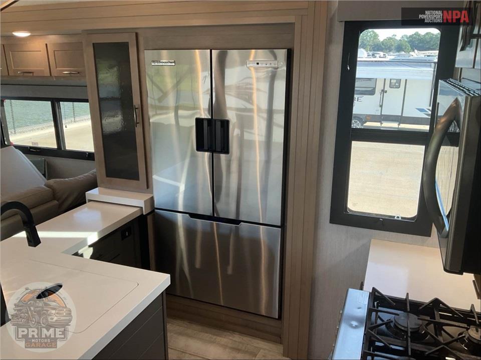 2024 Grand Design Recreational Vehicles M-395MS - MOMENTUM M-CLASS TOY HAULER TOY HAULER SERIES — фото 7