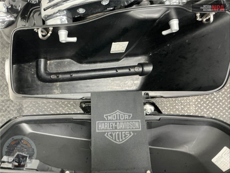 2017 Harley-Davidson FLTRX ROAD GLIDE — фото 21